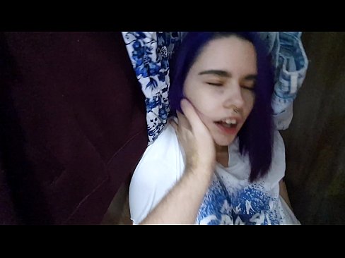 ❤️ Lorg mi mo sis anns a’ chlòsaid agus chuidich i cum ❤️  Bhidio fucking  aig gd.hentaiser.ru ❤